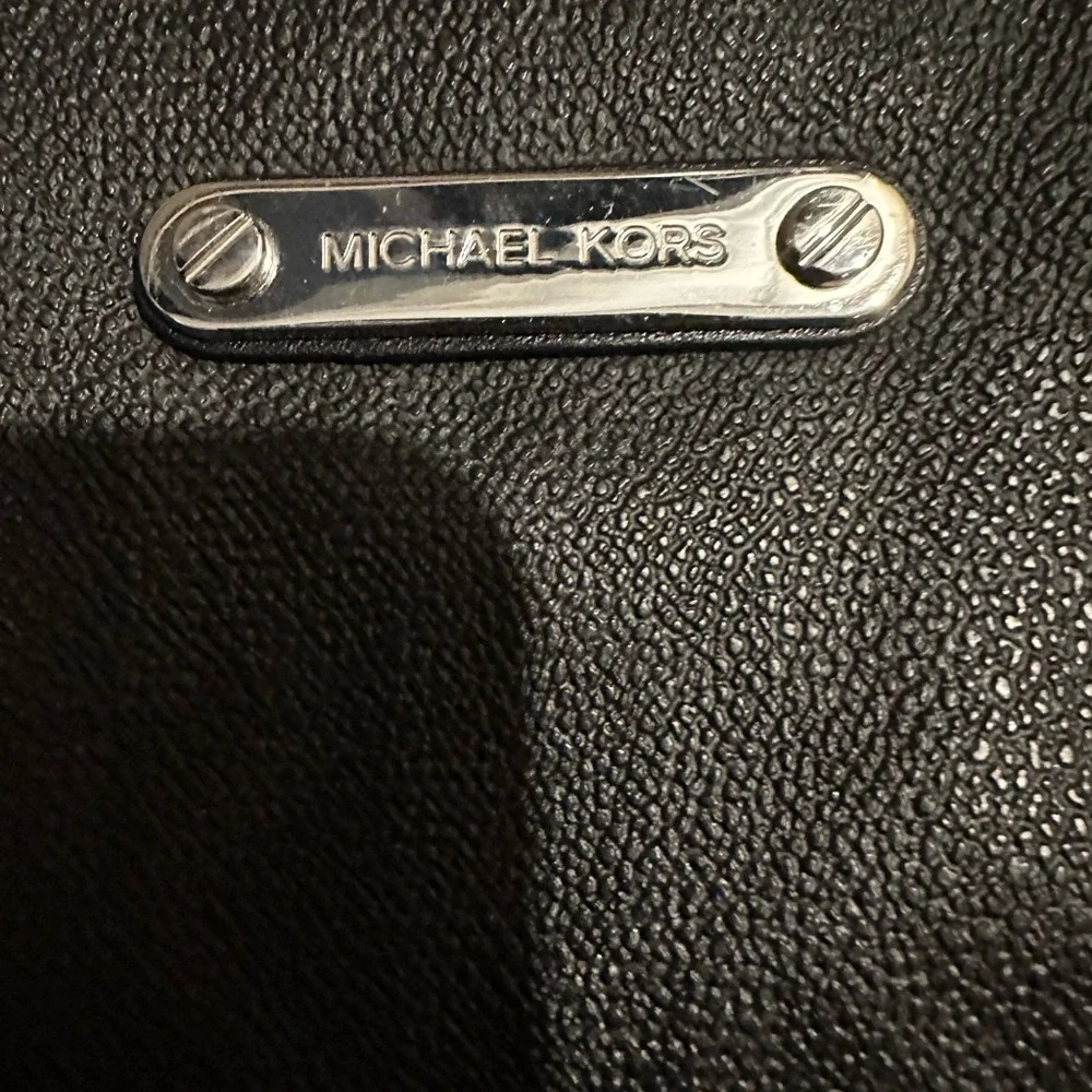 Michael Kors Elegant Black Shoulder Bag - Picture 5 of 5